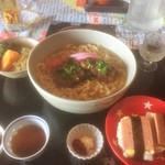 カフェ月星 - 沖縄そばのミナのカメカメーランチ。