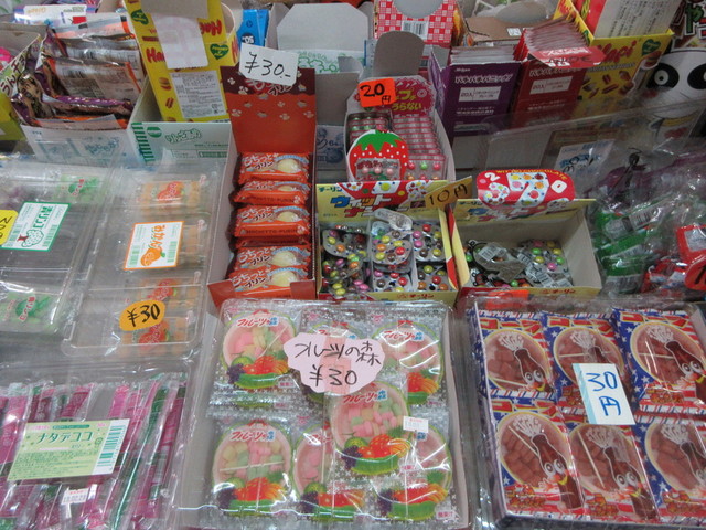 1970年代から80年代にタイムスリップ 昔懐かしい駄菓子屋さんです By 旅浪漫 実重菓子店 博労町 その他 食べログ