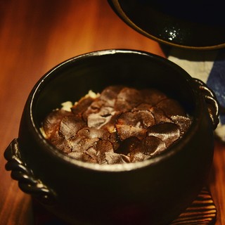 土鍋で炊くトリュフの炊き込みご飯