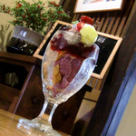 町家喫茶 三宅商店 - ＜9月＞ぶどうのパフェ