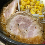 東京スタイルみそらーめん ど・みそ  - ホロホロのチャーシュー