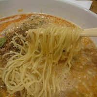 個室中華 頤和園 溜池山王店 - 【ランチ】担々麺：このスープに合う細麺