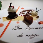 レストラン ロワール フレンチ - りんごのタルト・タタン ローズマリー香るアーモンドムース チョコレートアイスを添えて