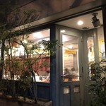 Kikuya Curry - 満席で外で待つ。閉店時間迫るので焦る