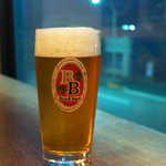 沼津フィッシュマーケットタップルーム - 沼津ラガー（250ml￥500）。ラガーらしい爽快な飲み応えでありつつ、しっかりとホップの苦味も効かせてある