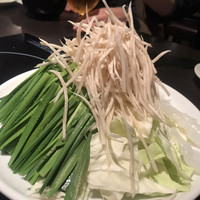 博多もつ鍋 やま中 赤坂店 - 最初に付いてきた野菜