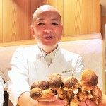 銀座 しのはら - 両手にいっぱいの松茸