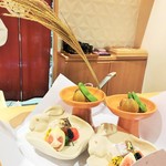 銀座 しのはら - バックのすすきも風流