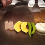 鉄板焼　季流 - ●●ステーキランチ」4,800円 (税サ込)X2人前 (①ご挨拶の一皿、②本日のスープ、③肉：国内産牛ロース 110ｇ＋フィレ 110ｇ、④野菜焼き、⑤御飯⇒ガーリックライス 変更+750円 赤出汁 香物、⑥アイスクリーム＆シャーベット、⑦コーヒー) 2018年10月