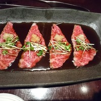 焼肉 にくだらけ - 肩サンカク