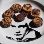 バトー - とらねこサブレ
      にゃにゃにゃにゃーん♪