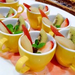 ホテル ナトゥールヴァルト富良野 - 2017/2  デザート  濃厚プリン  リンゴのコンポート  フルーツ添え