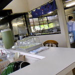 博多長浜ラーメン - 厨房は以前は手前のカウンターの辺りだった