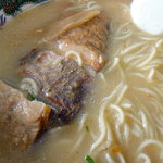 博多長浜ラーメン - 替え玉後もまだ角煮が出てきた