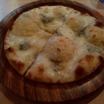 鎌田製作所 - そうつき隊メニューおつまみクリスピーチーズピザ