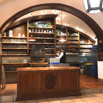 Hofbräuhaus - 店舗奥のビア注ぎマシーン