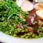 台湾創作料理 公 - 担仔麺 アップ / 具の魯肉(ルーロー)が絶品