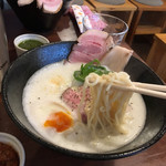 コジーナ邸 鶏白湯ラーメンと豪快な居酒屋料理＆鍋 - 