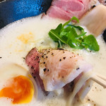 コジーナ邸 鶏白湯ラーメンと豪快な居酒屋料理＆鍋 本町阿波座 - 