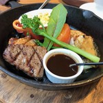 THE MARKET F - アツアツのメインのお肉　グラタン付