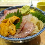 すし・魚処 のへそ  - ぜいたく五色丼