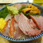 すし・魚処 のへそ  - ぜいたく五色丼