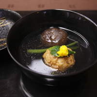 料亭 二蝶 - 【碗物】萩麩、いんげん、椎茸、つる菜、柚子