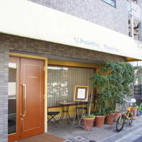 ラシェット・ブランシュ - お店は白金高輪駅から歩いて15分くらいのところにあります。可愛らしい外観♪