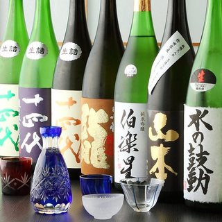 20～30種類と豊富に取り揃えた日本酒。お取り寄せ可能