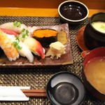 玄海鮨 - 貝汁と茶碗蒸し（サービス）