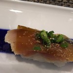 玄海鮨 - 〆サバ  白板昆布がのってます