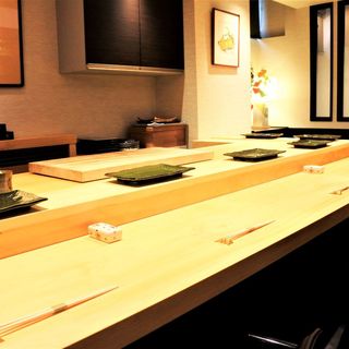 職人の技術を目の前で堪能できるカウンター席
                                  ※完全禁煙