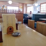 新ほりかわ - 大テーブル席から店内右奥を見る。