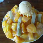 玉井芒果市場芒果冰 - 料理写真:甘くて美味しい。そしてとってもボリューミー♪