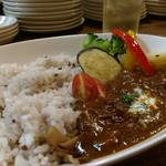 ベースキャンプ - 焚き火の香りするカレー。