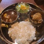 焼肉 三ちゃん - 「カレーランチ(インドスパイシーカレー＆南インドのチキンマサラ)」850円