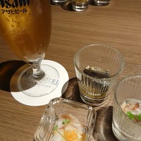 スカイビュッフェ51 - ショットグラスにちよこっとアテ・・・というか、取りやすくていい。奥のは、サンマのマリネと焼きナス。