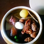 峠の釜めし おぎのや - 釜めし　開口部12センチ　ご飯水深6センチ　ゴボウ　栗　筍　紅しょうが　鶏肉　うずらたまご　グリーンピース