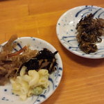 博多まんまる - これ無料ｗｗ辛子高菜、ﾏｶﾛﾆｻﾗﾀﾞ、ごぼうの春雨炒め、ひじき煮物