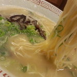 ガッツリと厚いスープからは、荘厳ささえも感じられる