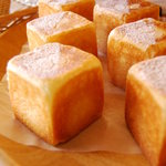 ドゥ・ソレイユ - 料理写真:New　ほうじ茶のクリームパンです。かわいいキューブ型のクリームパンです。\150