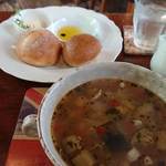 Sissinghust - スープとパンのセット850円
