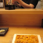 味処 大丸 - 日本酒と板ウニを合わせたくなって