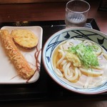 丸亀製麺 - かけ（並）、さつまいも天、ちくわ天