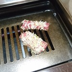 焼肉みなみ亭 - 我が家は焼き過ぎ防止のためガンガン焼きません(^0^;)片面だけサッとあぶって超ウマイ♪