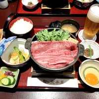 荒井屋 万國橋店 - 正直言って鍋の盛り付けは以前より雑になってます