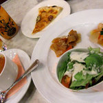 パスタ ラ ヴィスタ - 前菜とスープとビワ種茶