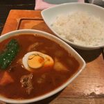 鴻 - 「赤スープ　チキンのカレー」1,000円
