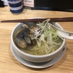 駅前食堂 だいこっく - あさりと白ネギのラーメン ハーフ 570円