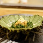 あま木 - ［2018/10］酒肴⑤ 師崎産うに しゃり アオサのジュレ 刻み海苔 わさび